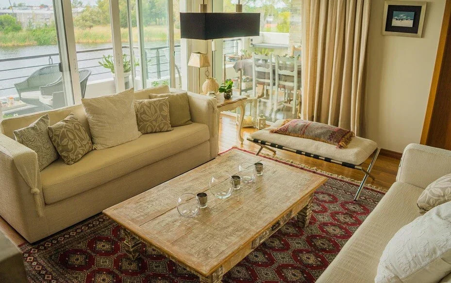 Are There Persian Rug Retailers That Provide Home Rug Viewing Services?