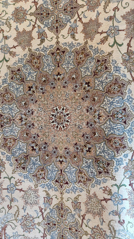 Fine Persian Isfahan Wool Rug 233 x 148 cm (7.64 x 4.86 ft)