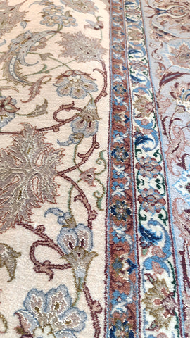 Fine Persian Isfahan Wool Rug 233 x 148 cm (7.64 x 4.86 ft)