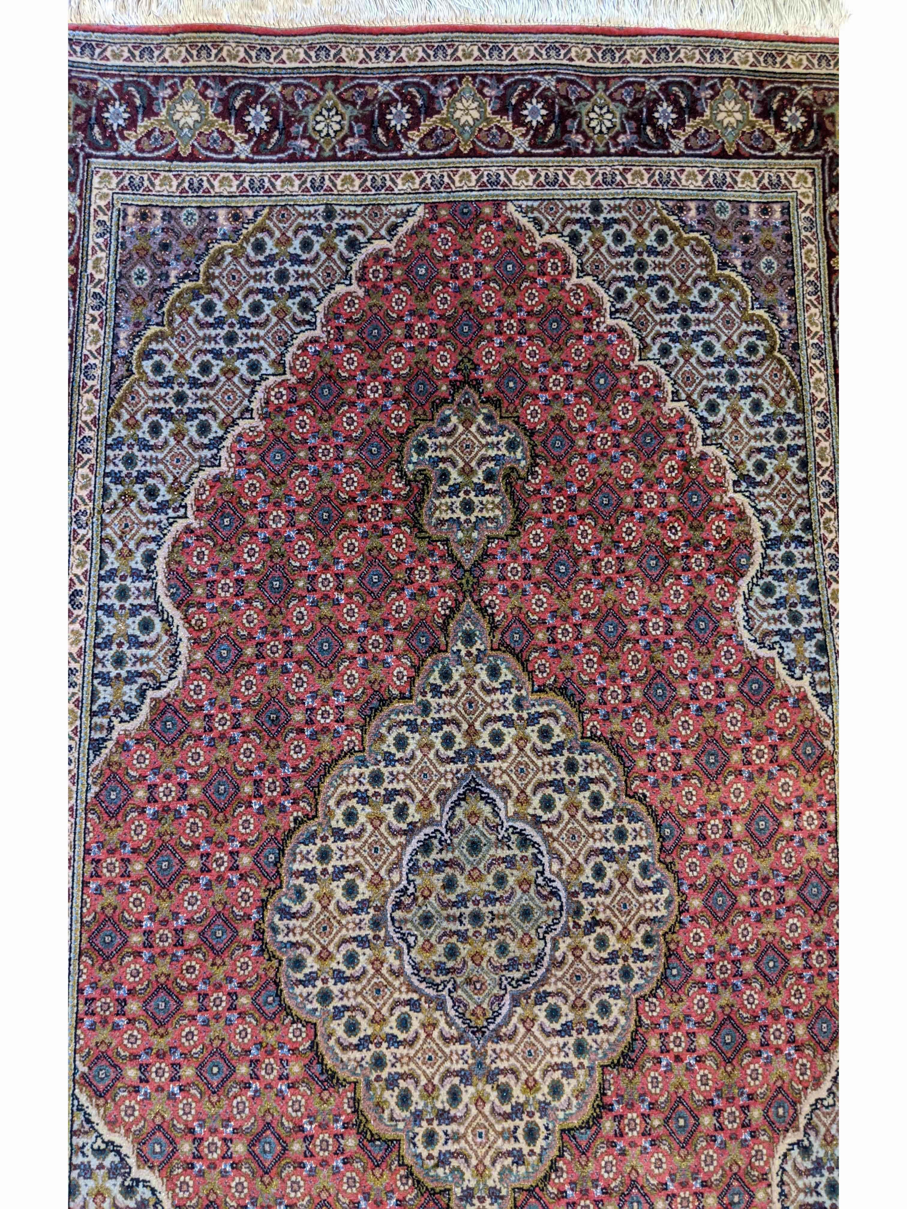 160 x 102 cm Tabriz Mahi Traditional Red Rug - Rugmaster