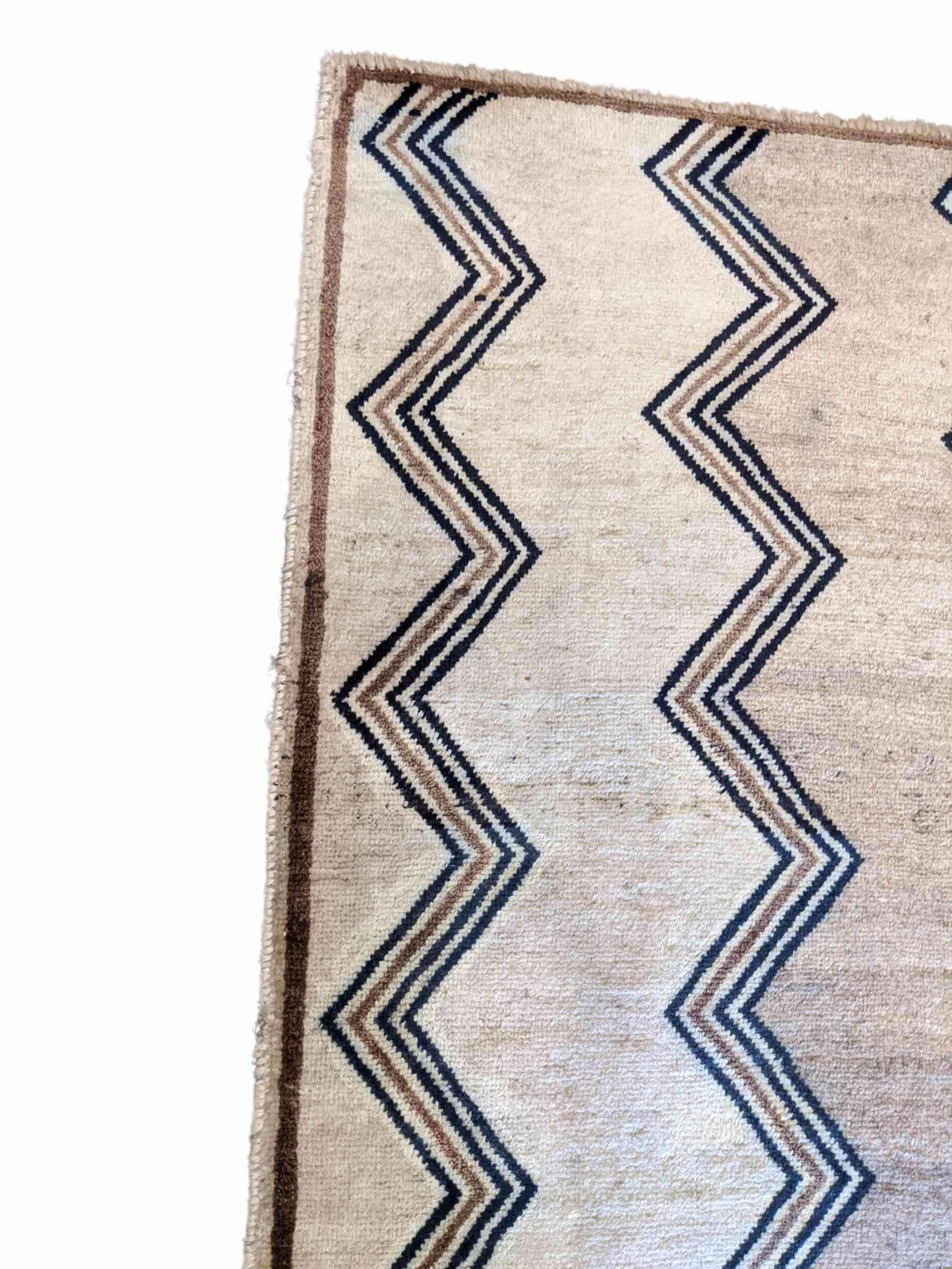 165 x 105 cm Modern Hand made Modern Grey Rug - Rugmaster