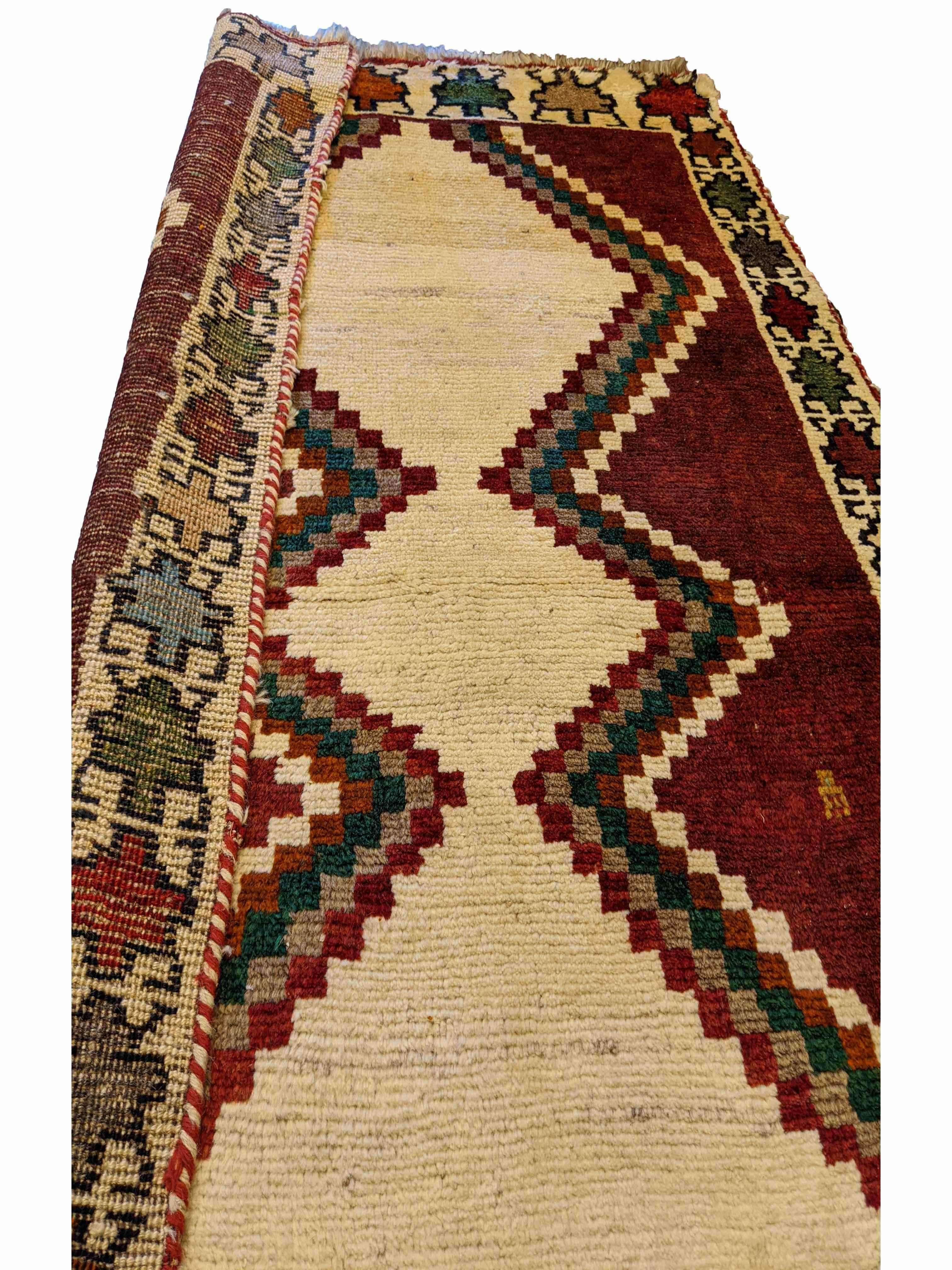170 x 83 cm Shiraz Traditional Brown Rug - Rugmaster