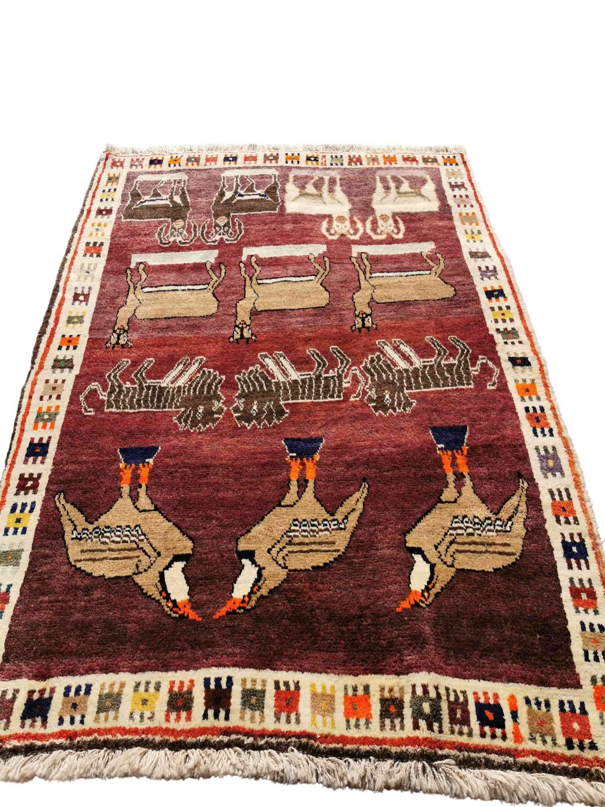 177 x 122 cm Shiraz Persian Qashqai Tribal Red Rug - Rugmaster