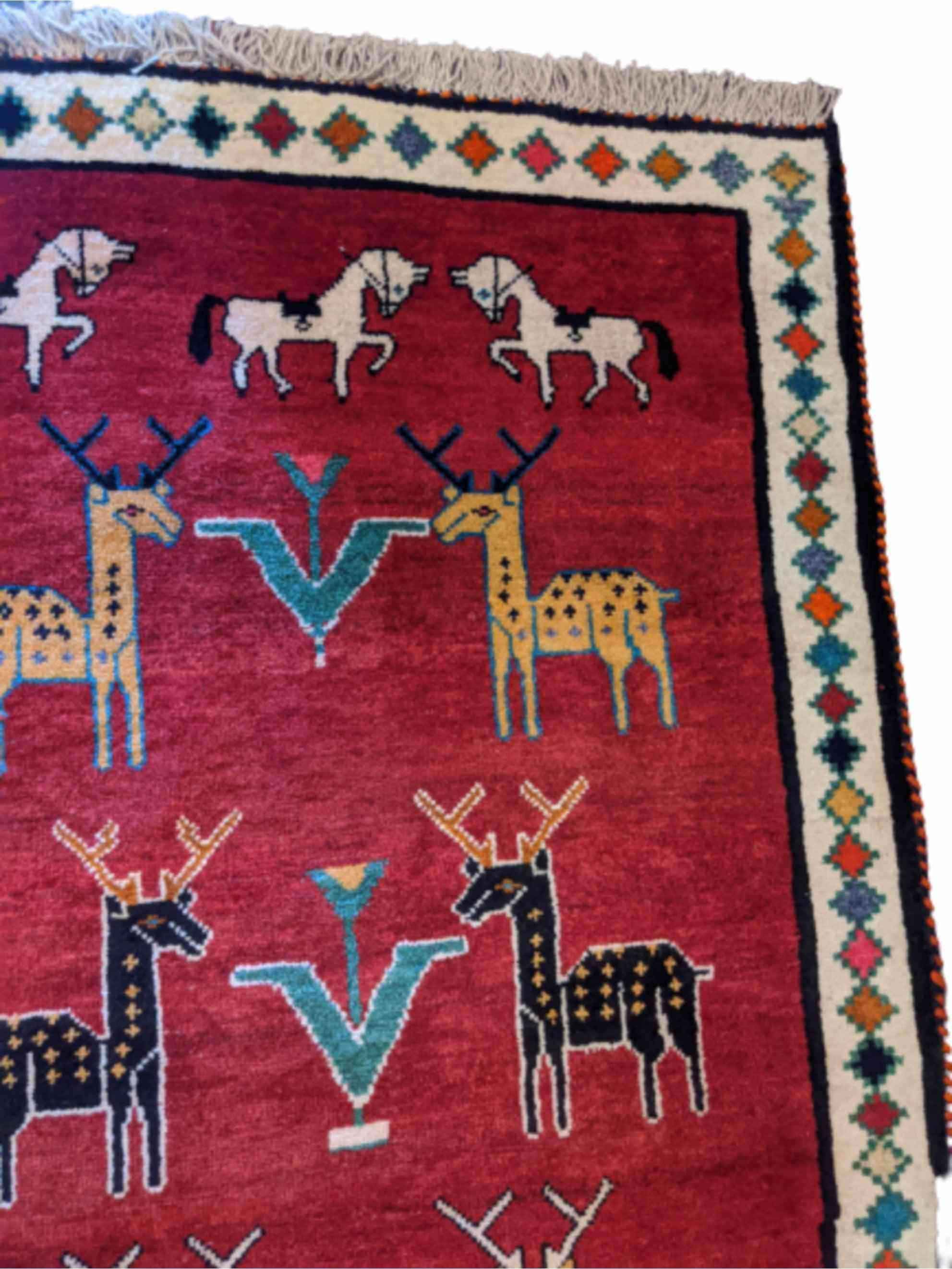 190 x 107 cm Traditional Handmade Shiraz Traditional Red Rug - Rugmaster