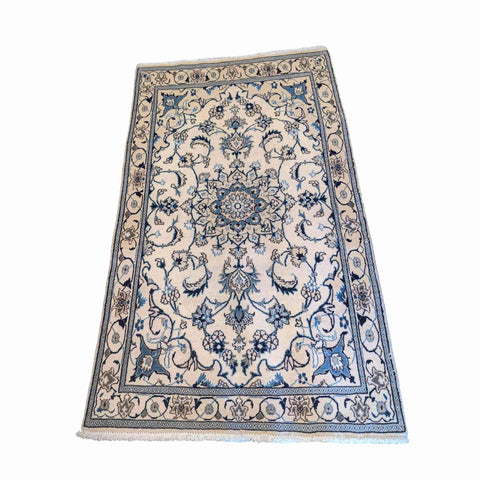 200 x 120 cm silk & Traditional White Rug - Rugmaster