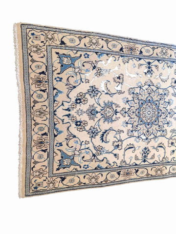 200 x 120 cm silk & Traditional White Rug - Rugmaster