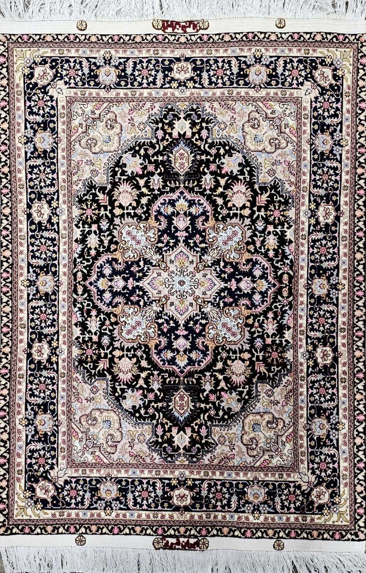 Silk & Fine Persian Tabriz Traditional Wool Rug 155 x 104 cm (5.07 x 3.41 ft)