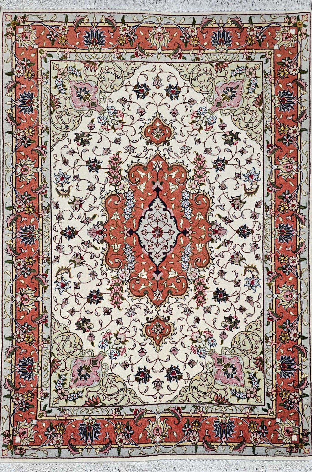 Silk & Fine Persian Tabriz Traditional Wool Rug 149 x 101 cm (4.88 x 3.31 ft)