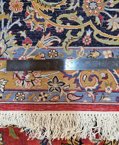 qum-redish-border