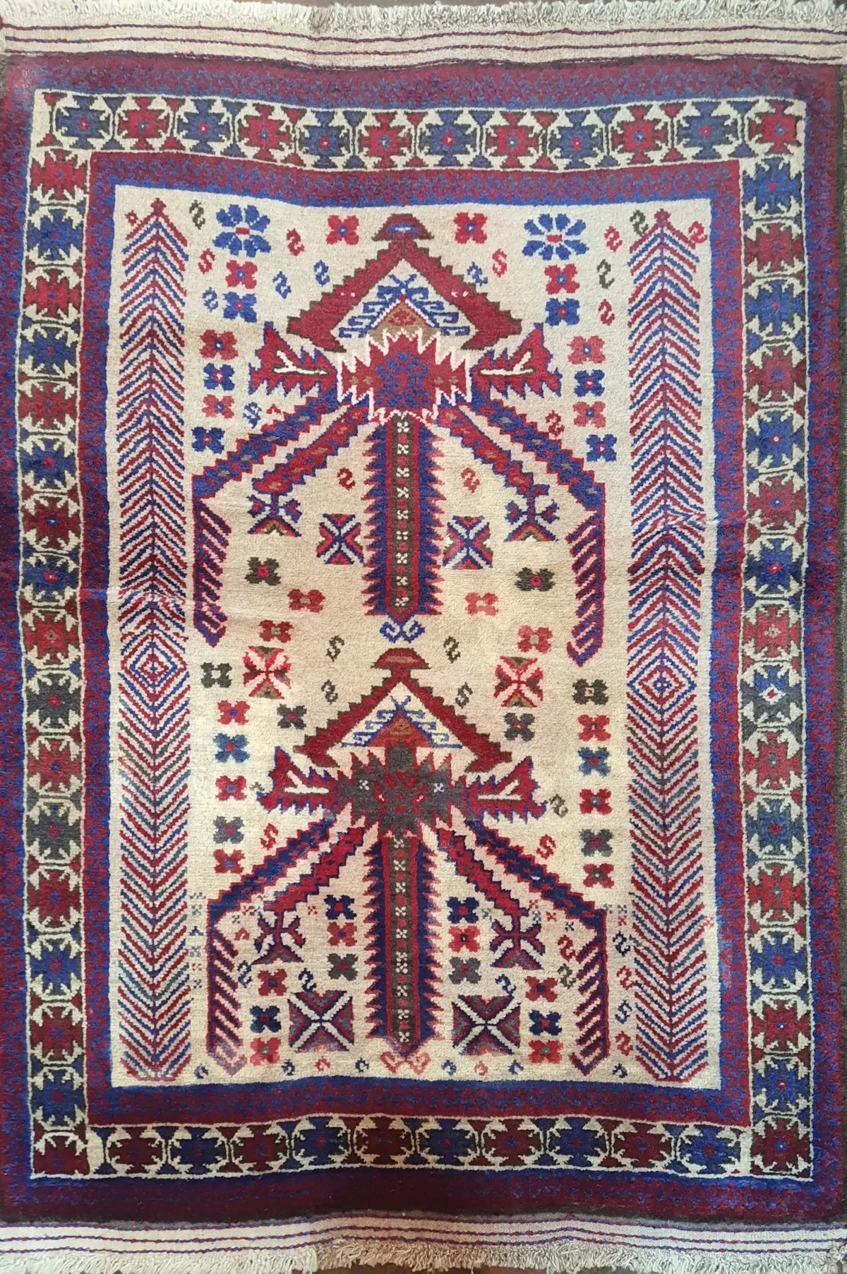 Handmade Baluch Wool Rug 144 x 98 cm (4.72 x 3.22 ft)