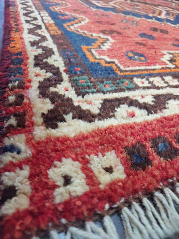 Old Persian Shiraz Qashqai Rug 140 x 105 cm (4.59 x 3.44 ft)