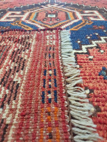 Old Persian Shiraz Qashqai Rug 140 x 105 cm (4.59 x 3.44 ft)