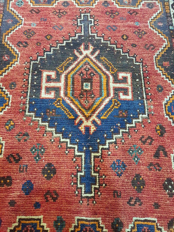 Old Persian Shiraz Qashqai Rug 140 x 105 cm (4.59 x 3.44 ft)