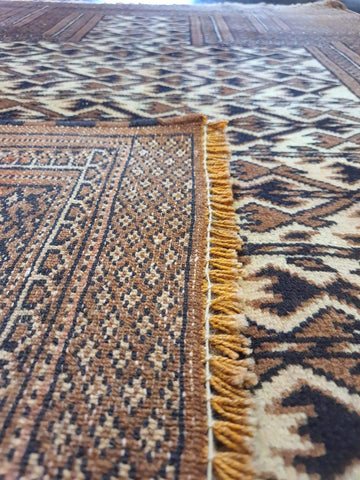 Fine Old Baluch Prayer Wool Rug 138 x 100 cm (4.53 x 3.28 ft)