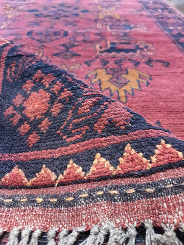 tribal-redish-corner