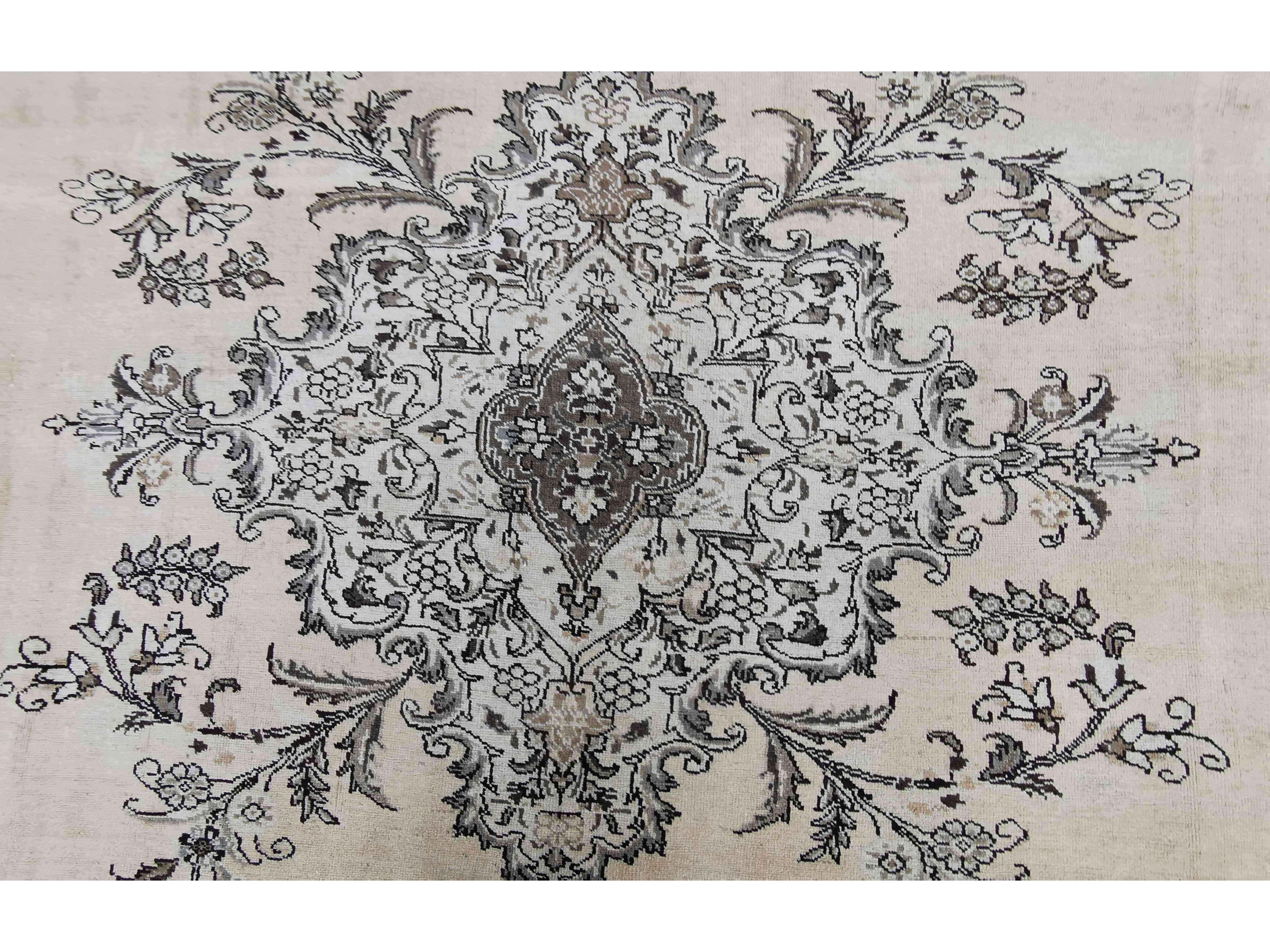 320 x 266 cm Old Tabriz Traditional White Large Rug - Rugoutlet