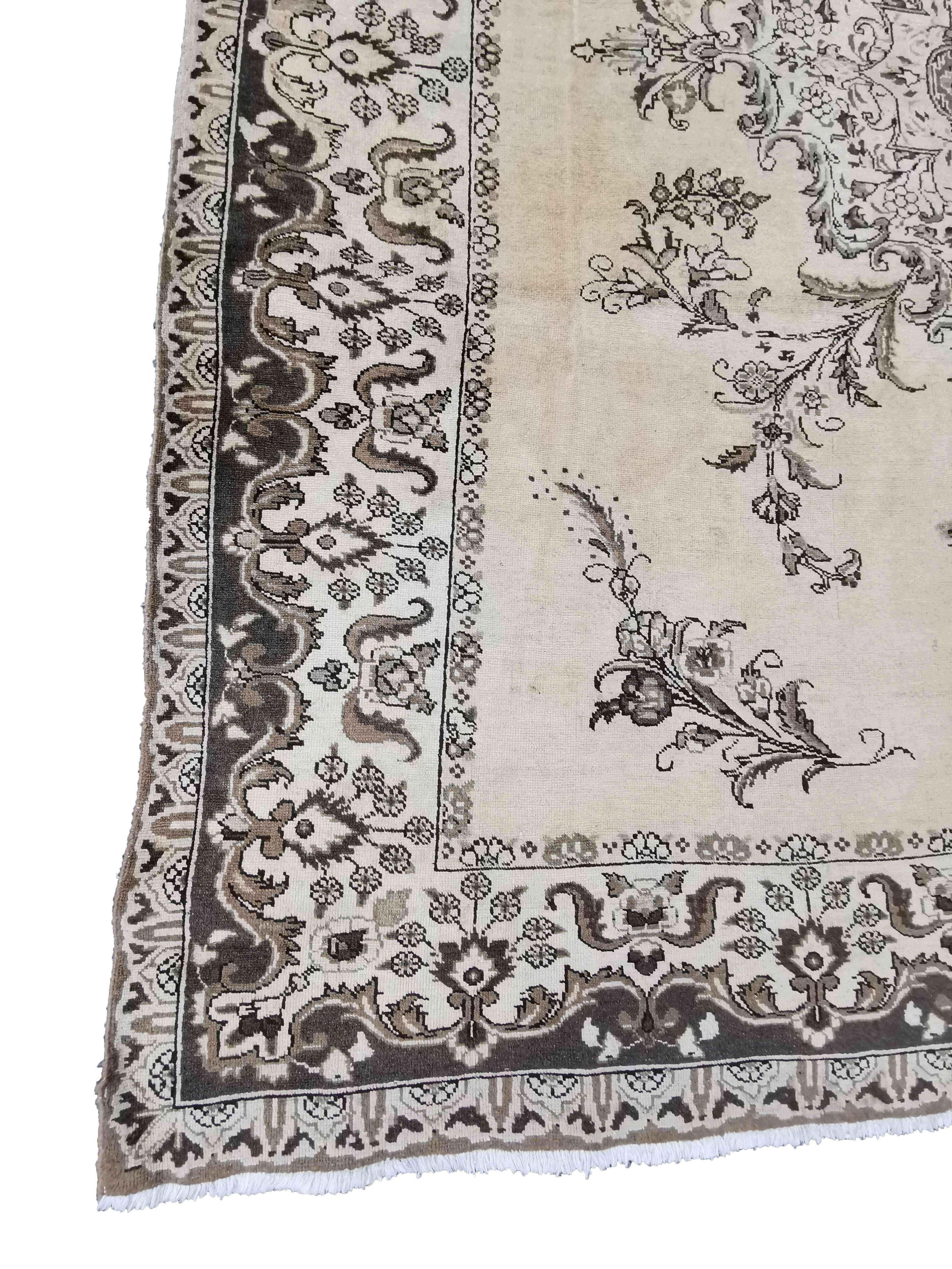 320 x 266 cm Old Tabriz Traditional White Large Rug - Rugoutlet