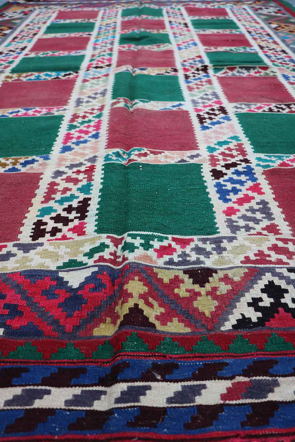 240x150 cm Shiraz Tribal Kilim Tribal Wool Rugs Hand Knotted Red Green - Rugoutlet