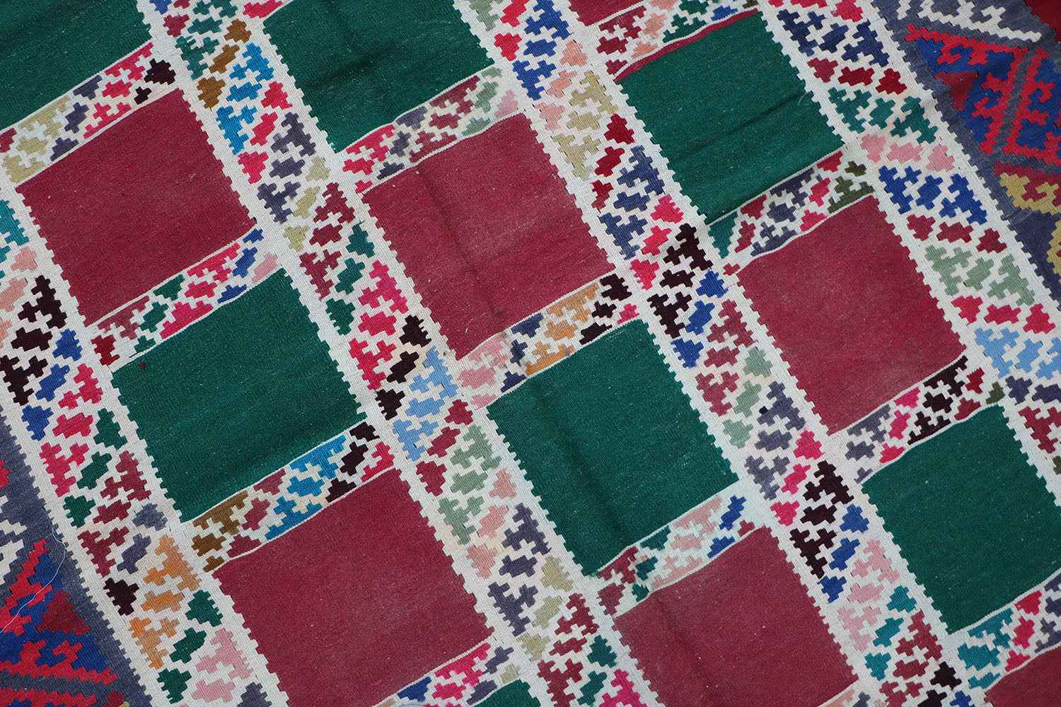 240x150 cm Shiraz Tribal Kilim Tribal Wool Rugs Hand Knotted Red Green - Rugoutlet