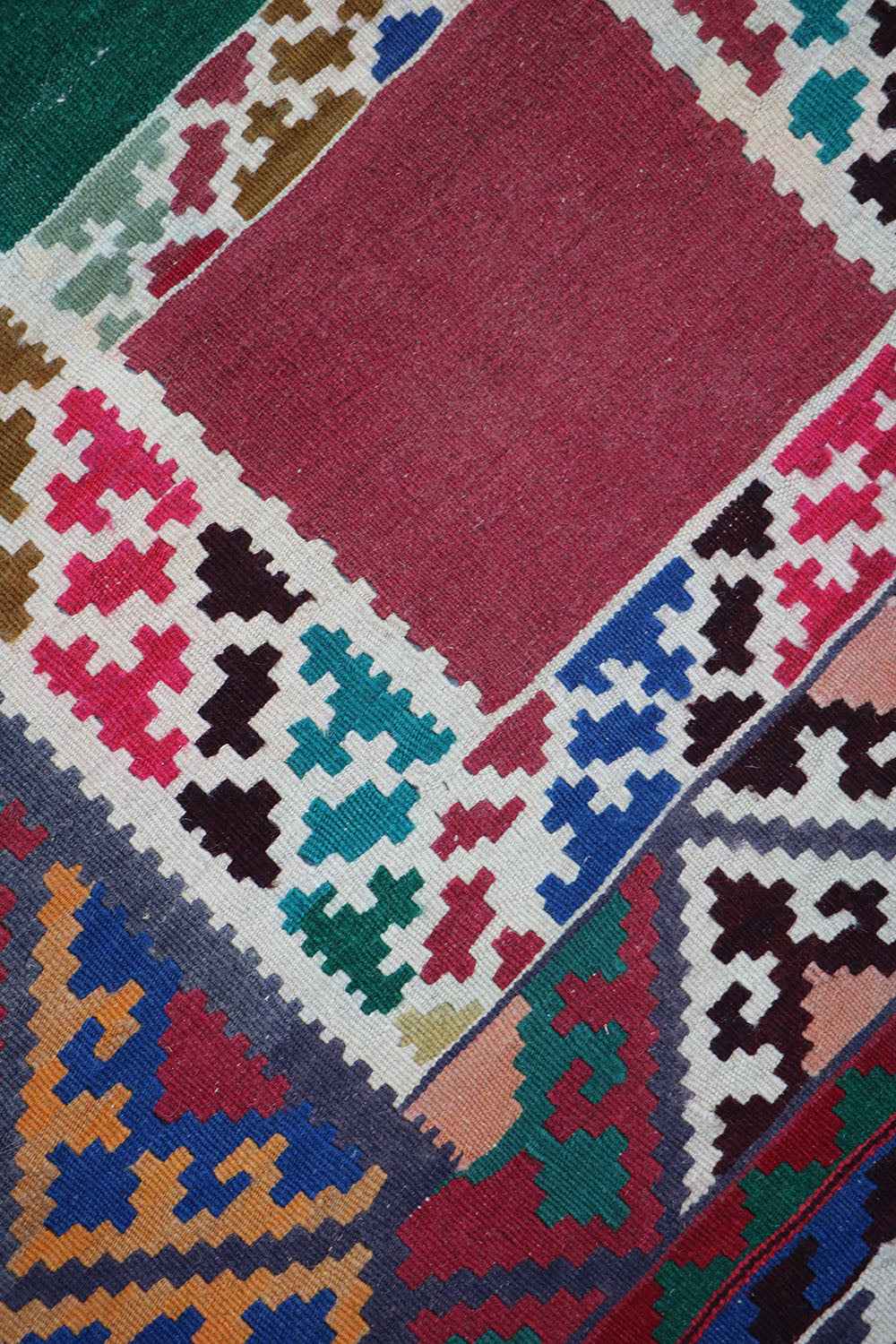 240x150 cm Shiraz Tribal Kilim Tribal Wool Rugs Hand Knotted Red Green - Rugoutlet