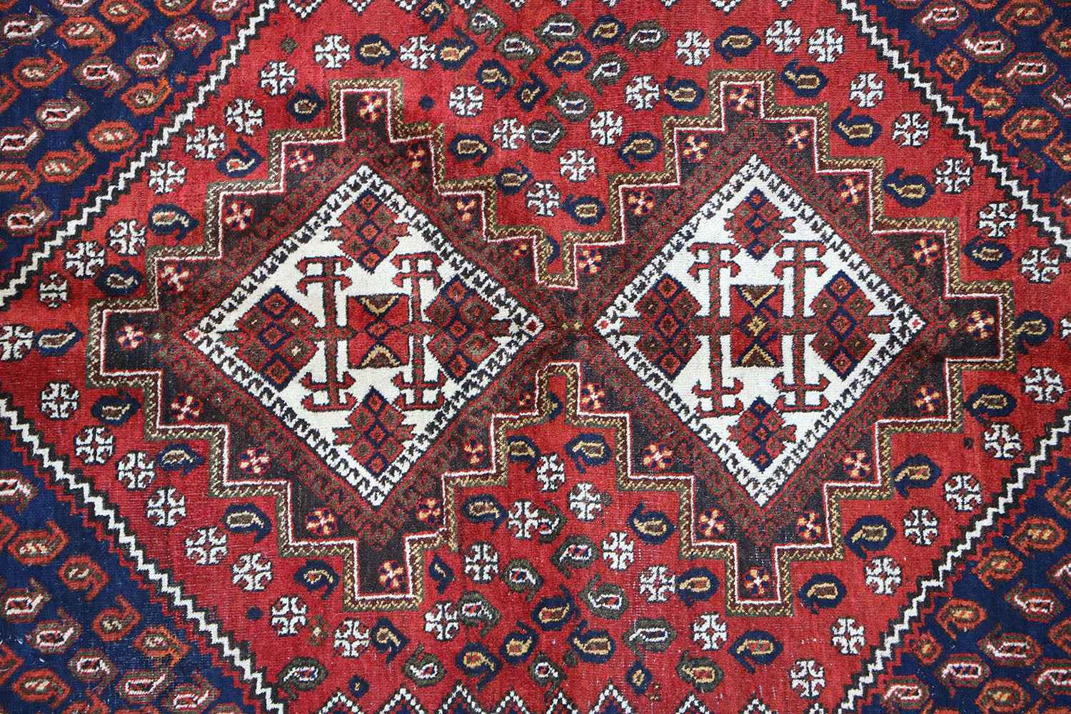 193 x 146 cm Old Persian Shiraz Tribal Wool Hand Knotted Rug Red Blue Colour - Rugoutlet