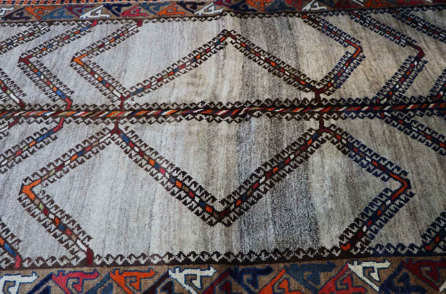 192 x 132 cm Persian Qashqai Tribal Wool Rug Hand-Knotted Beige Colour - Rugoutlet