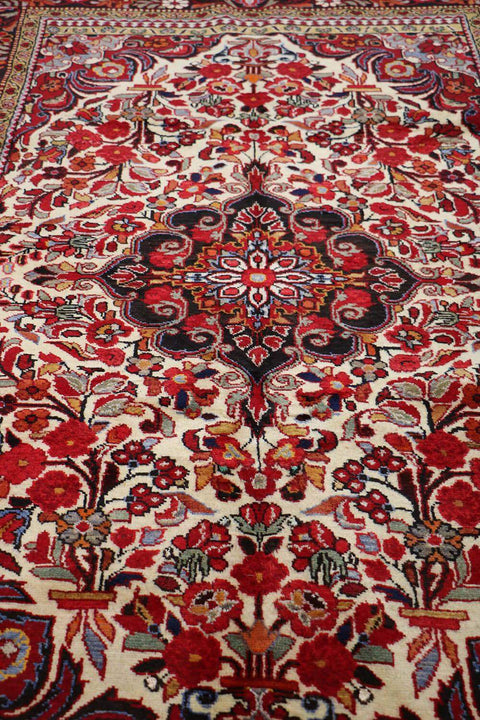 A Persian Bakhtiar wool rug 