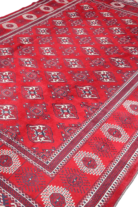 A rectangular Pakistan Bukkhara wool rug 