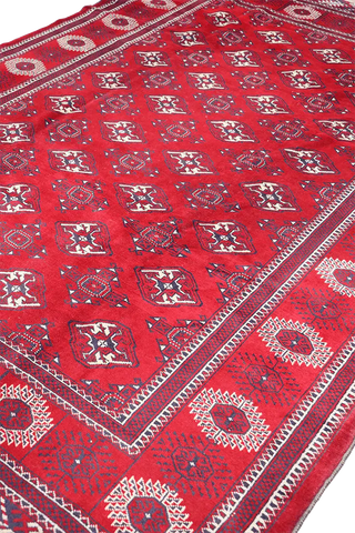 A rectangular Pakistan Bukkhara wool rug 