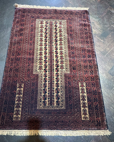 baluch-prayer-rug-red-full-view