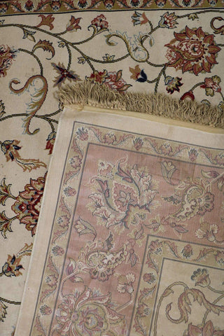 kashan-red-corner