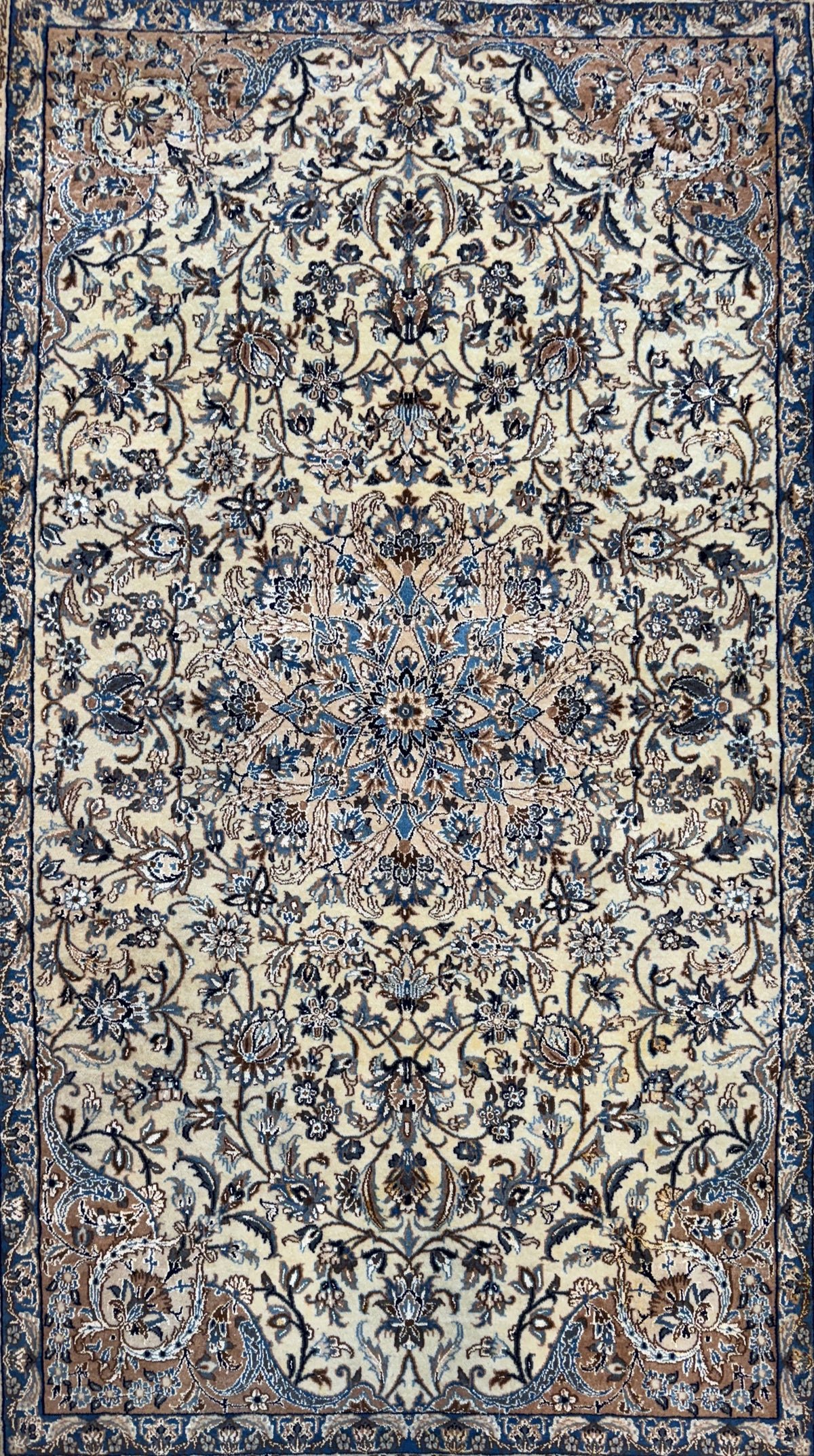 Fine Persian Isfahan Wool Rug 240 x 150 cm (7.8 x 4.9 ft)