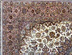 Fine Persian Isfahan Wool Rug 255 x 150 cm ( 8.3 ft by 4.9 ft)