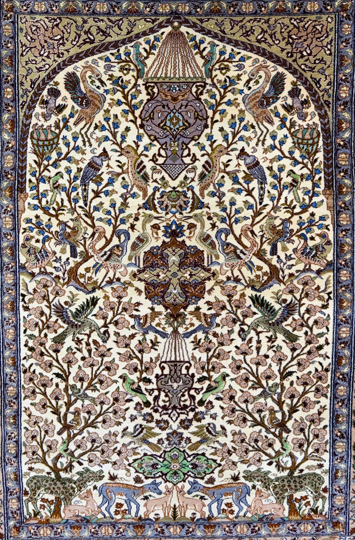 Fine Persian Handmade Isfahan Wool Rug 240 x 150 cm (7.8 x 4.9 ft)