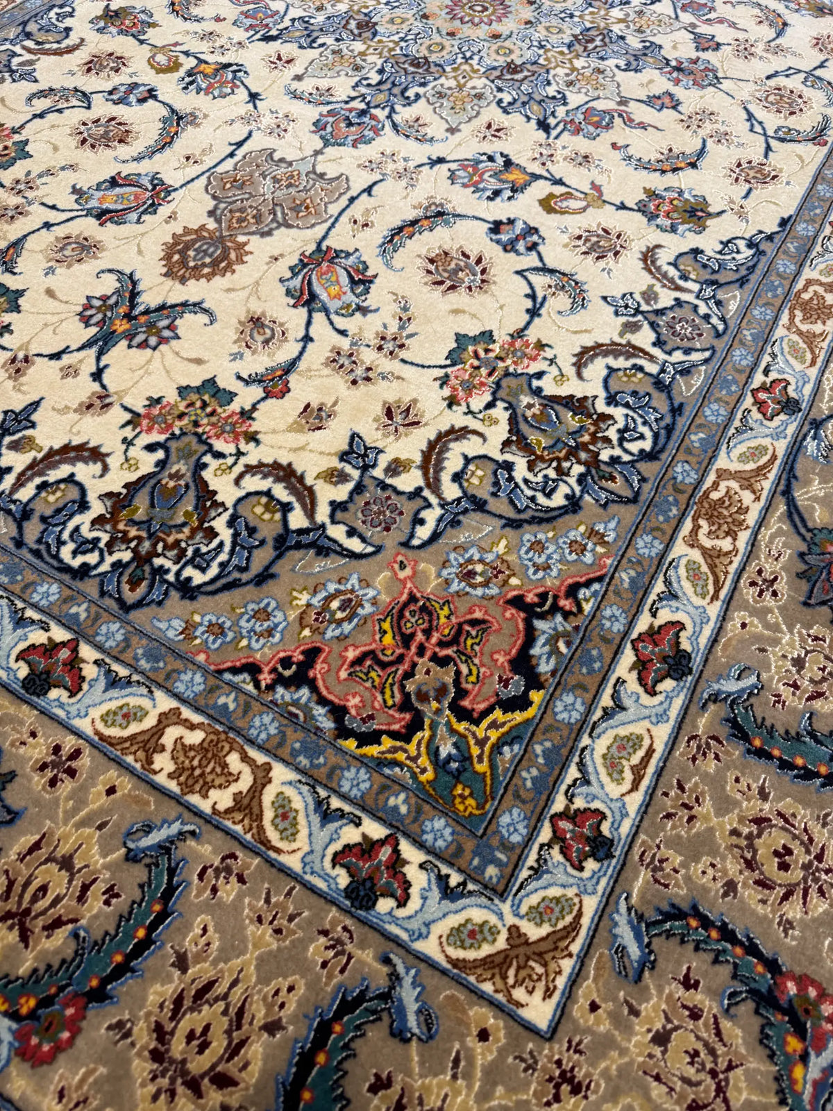 Handmade Isfahan Wool & Silk Rug 241x158 cm – Beige & Blue Rug