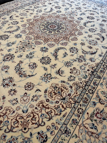 Handmade Nain Wool & Silk Rug 245x170 cm – Beige & Blue Rug