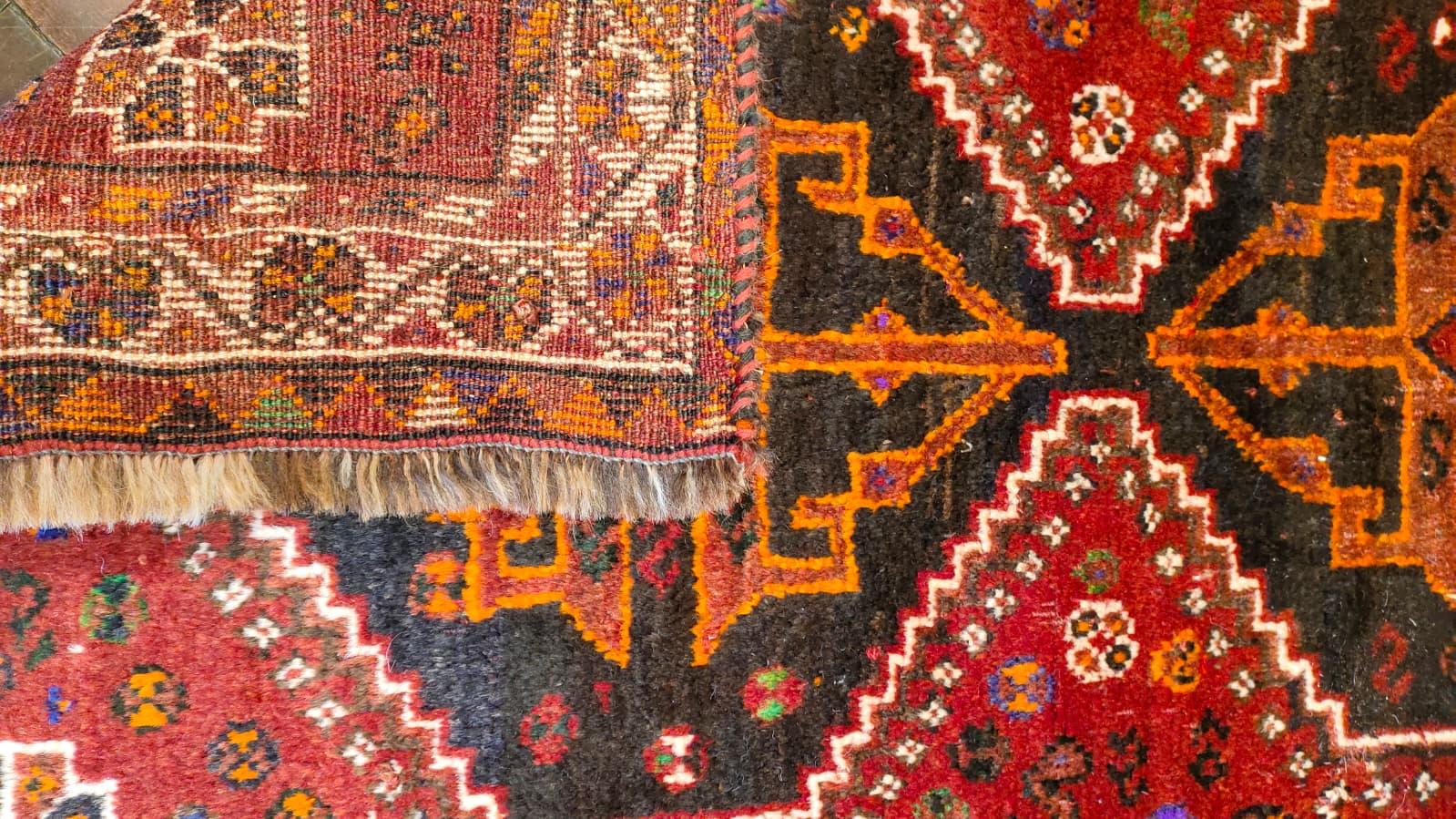 Persian Shiraz Handmade Wool Rug - Red & Black - 120 x 85 cm
