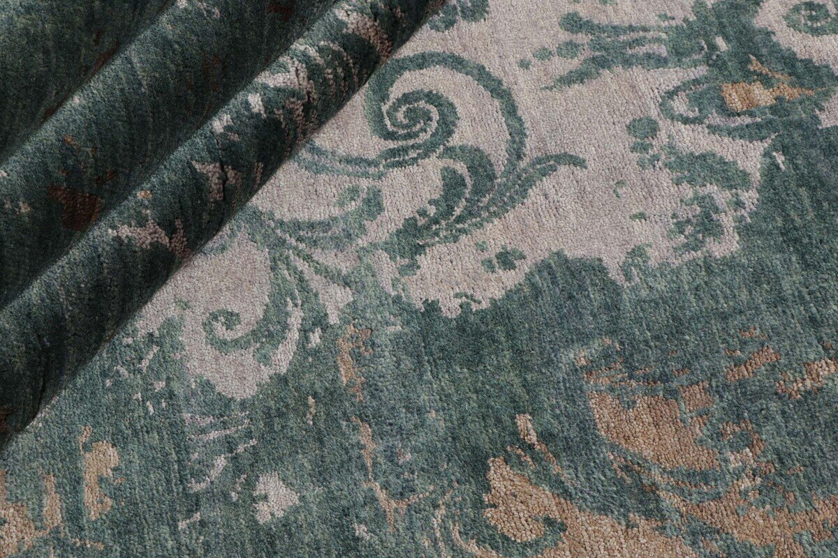 Aster Manor Damask Rug