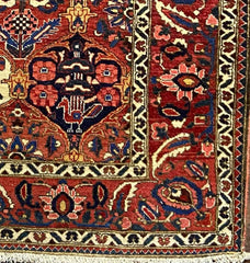 Fine old Persian Bakhtiar Wool Rug 213 x 157 m