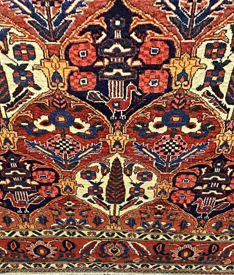 Fine old Persian Bakhtiar Wool Rug 213 x 157 cm