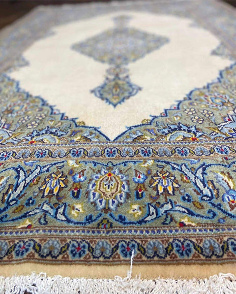 Fine Kashan Persian Wool Rug 158 x 106 cm