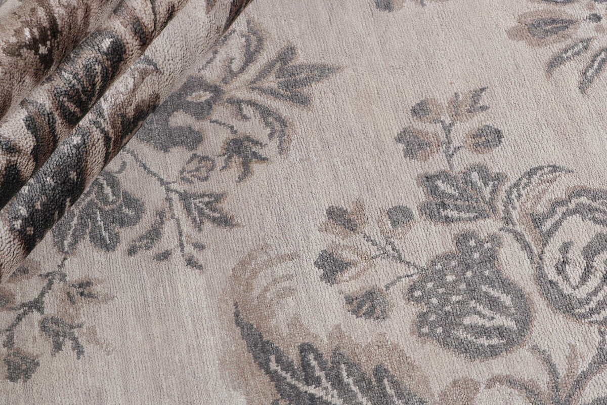 Luna Manor Damask Rug