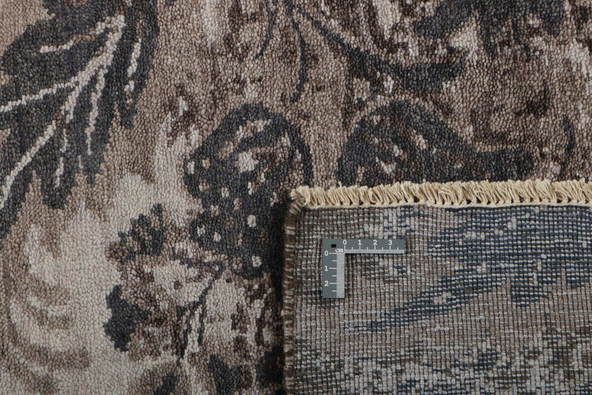 Luna Manor Damask Rug