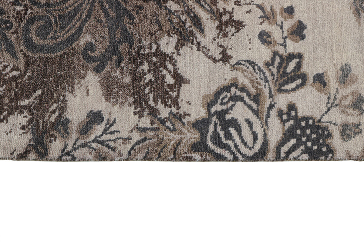 Luna Manor Damask Rug