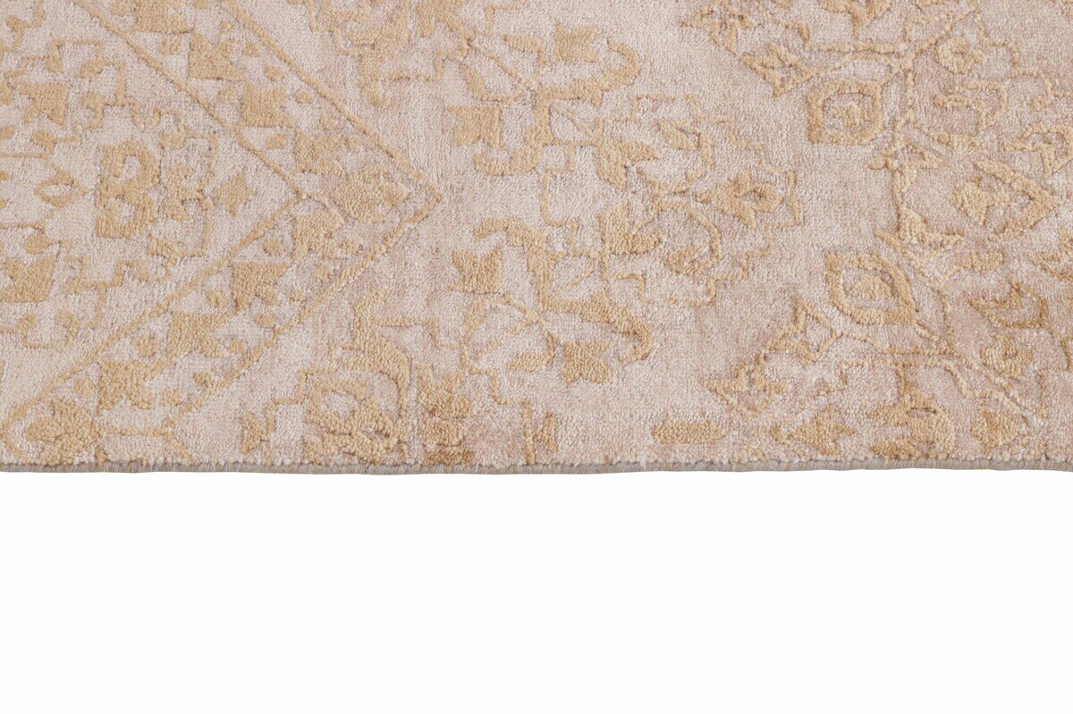 Lyra Manor Damask Rug