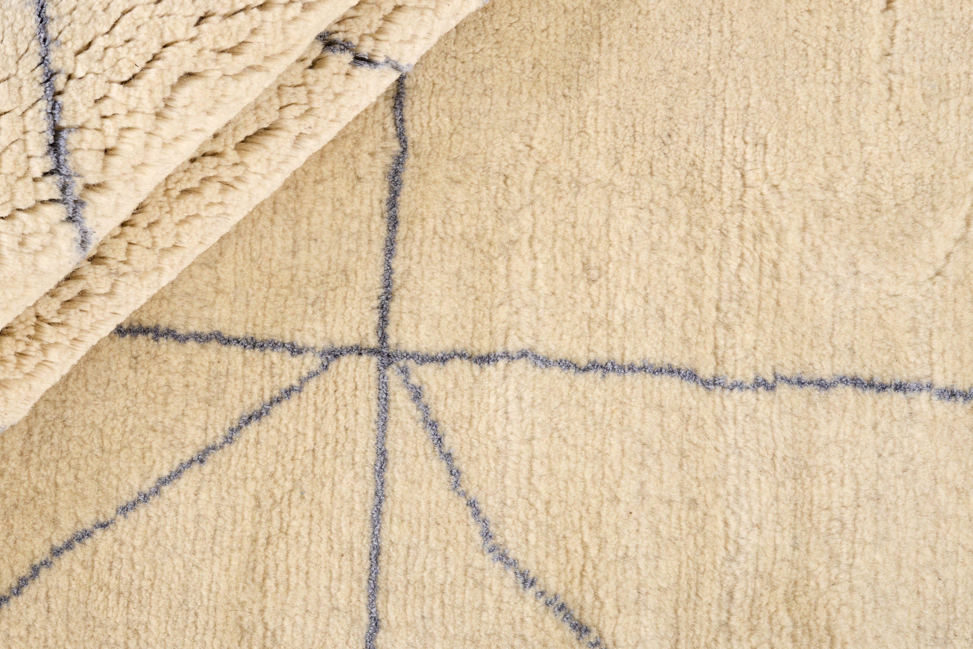 Mira Gallery Textured Rug