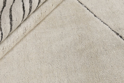 Modern Handmade Rug – 250 × 350 cm – Design 2