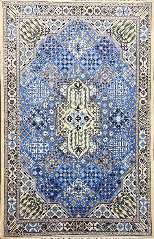 Fine Persian Nain Rug 180 x 120 cm